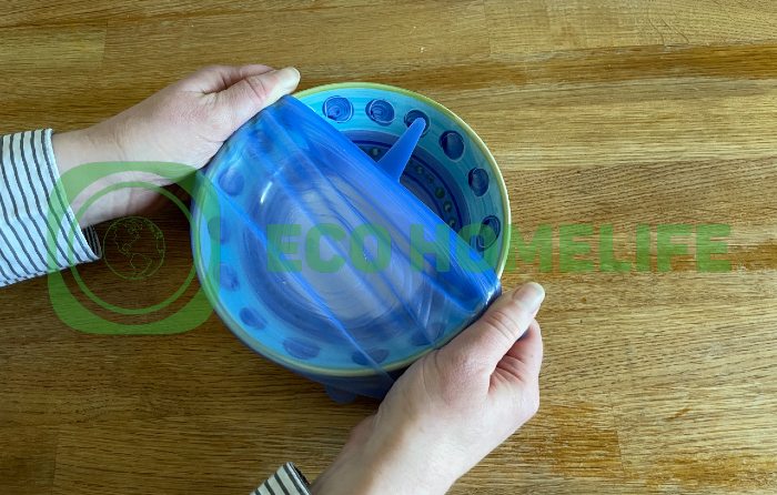 https://ecohomelife.co.uk/wp-content/uploads/2022/11/how_silicone_lids_work.jpg